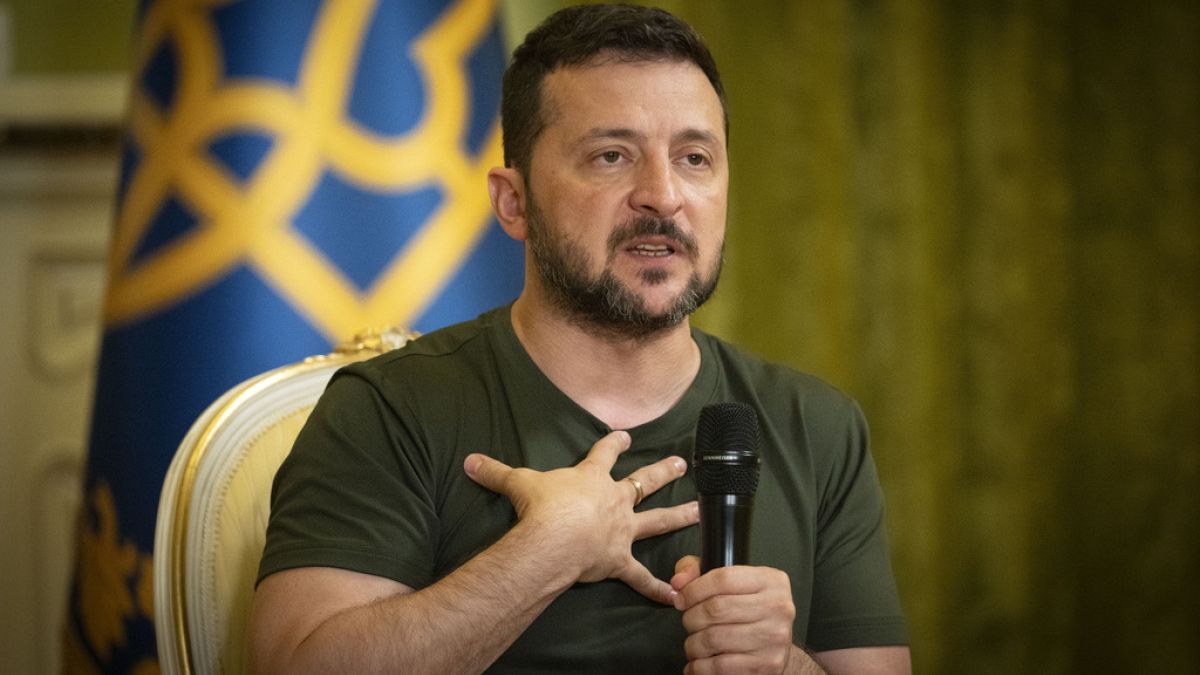 Зеленский: Украине необходимо больше военной техники 