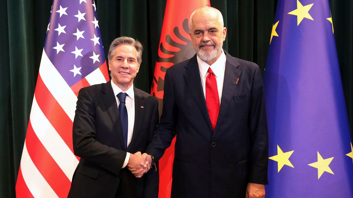 Премьер-министр Албании назвал США «одним из трёх мировых зол»?