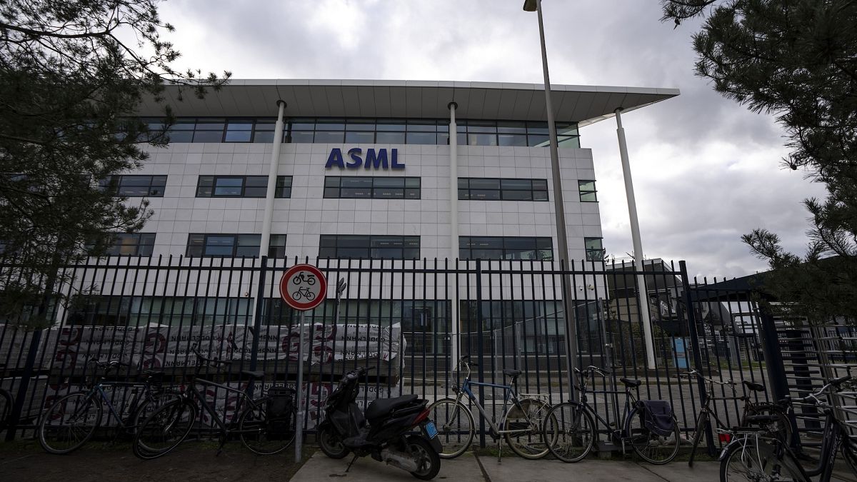 ASML shares plunge as geopolitics overshadow strong earnings 