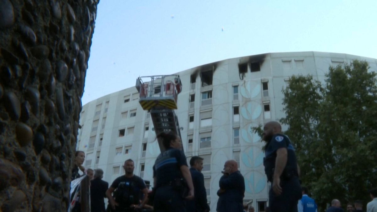 At least seven killed in an apartment fire in Nice 