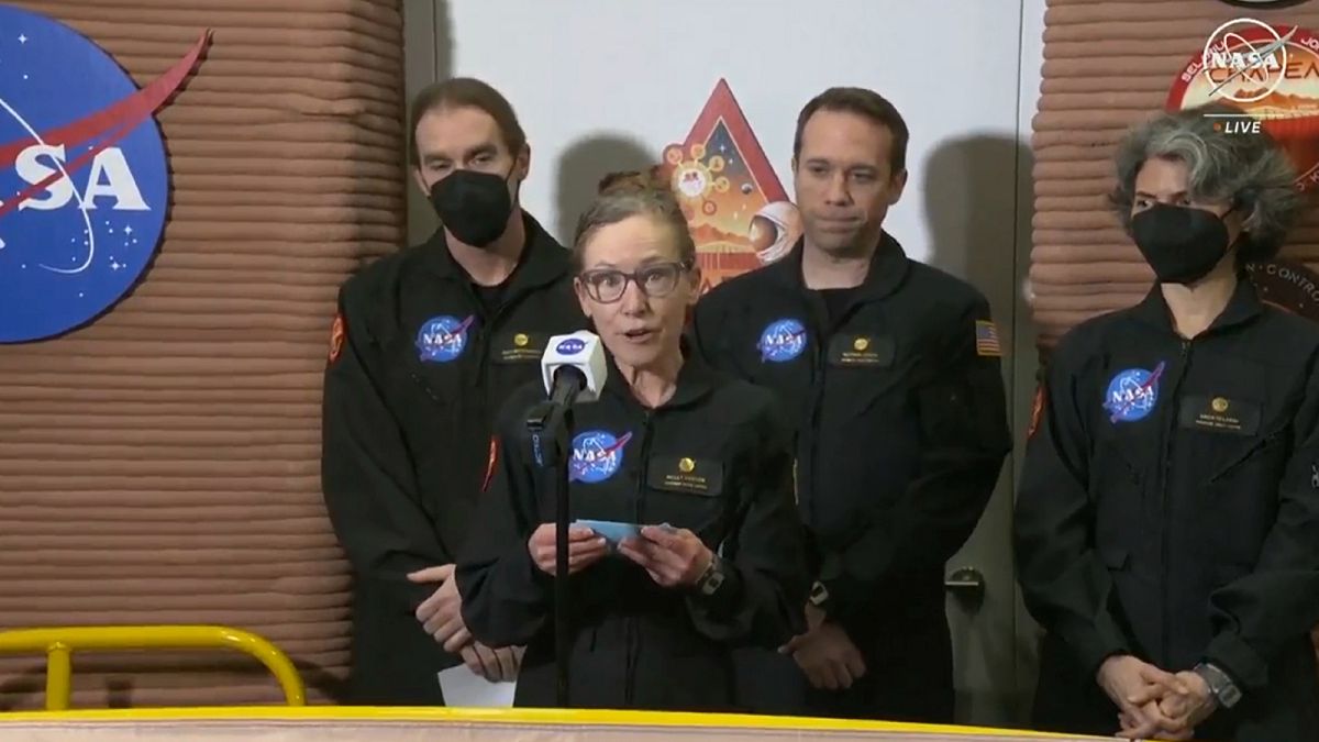 Crew of NASA's simulated Mars mission exit habitat after a year