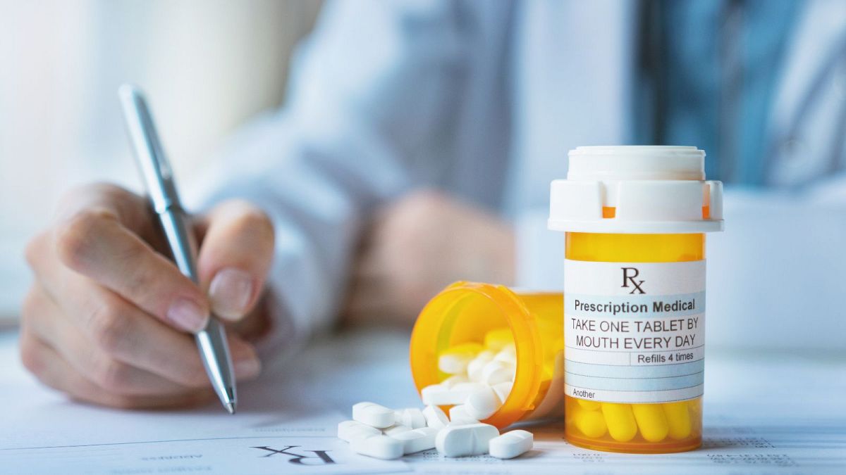 UK doctors advised to cut down on prescriptions and blood tests to tackle climate change 