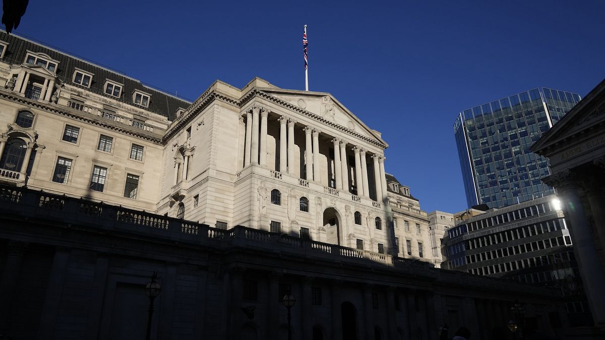 UK interest rates should remain on hold this summer, warns BOE official